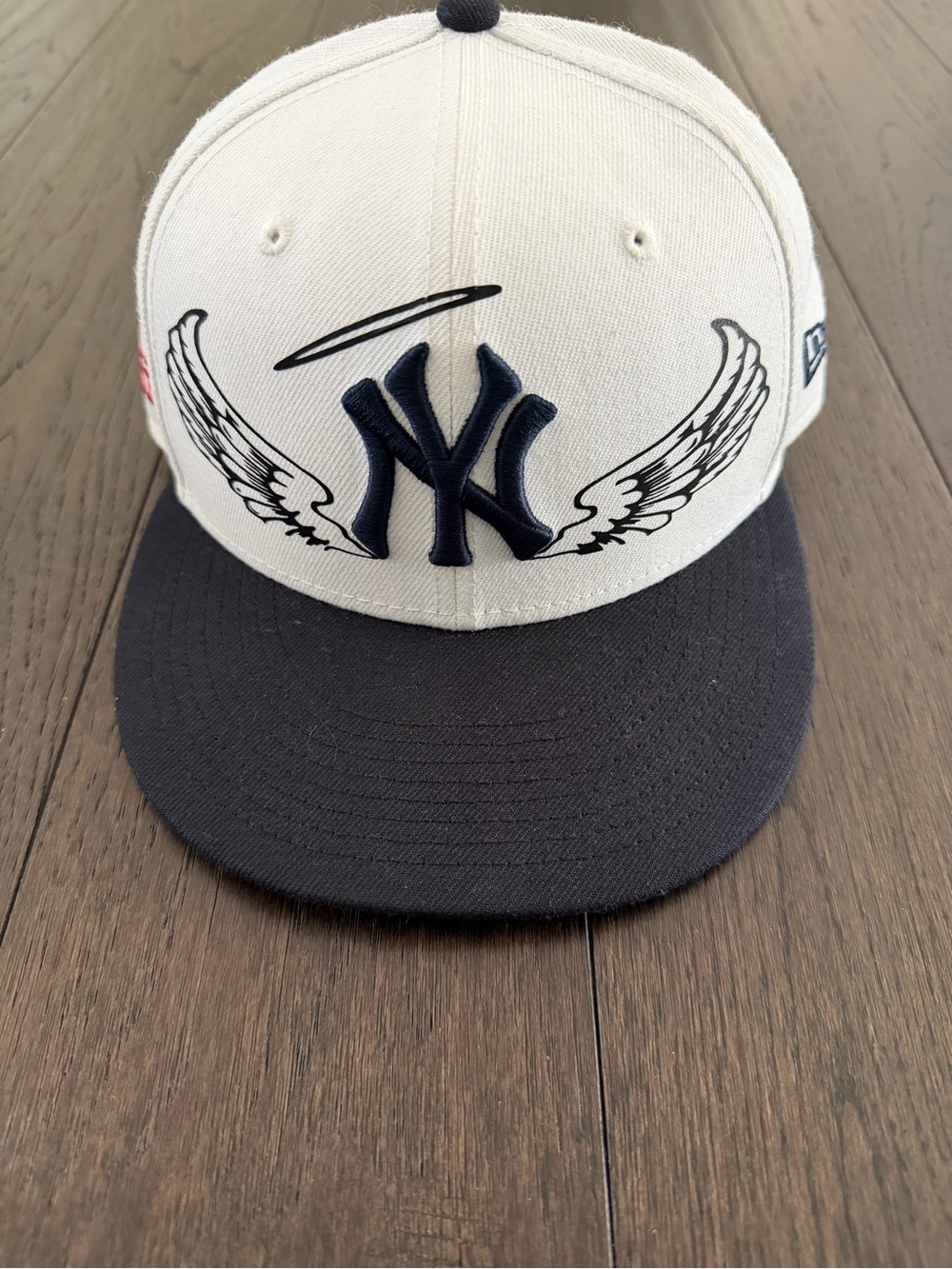 New Era men’s White and Navy NY Wing Logo Hat